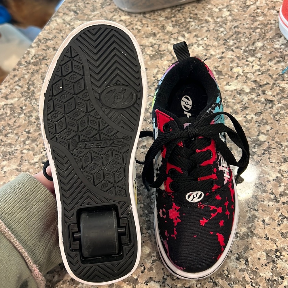 Heelys like new! Built in skate sneakers